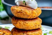 Golden Crispy Salmon Cakes