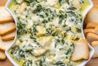 Creamy Crockpot Spinach Artichoke Dip