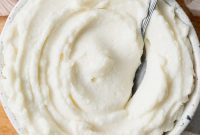 Fluffy Lebanese Garlic Dip