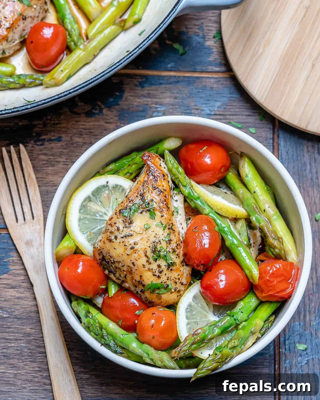 Seared Garlic Chicken Perfection 3 A healthy meal prep bowl featuring a serving of seared chicken breast, vibrant green asparagus, and juicy cherry tomatoes, ready for a quick lunch or dinner.