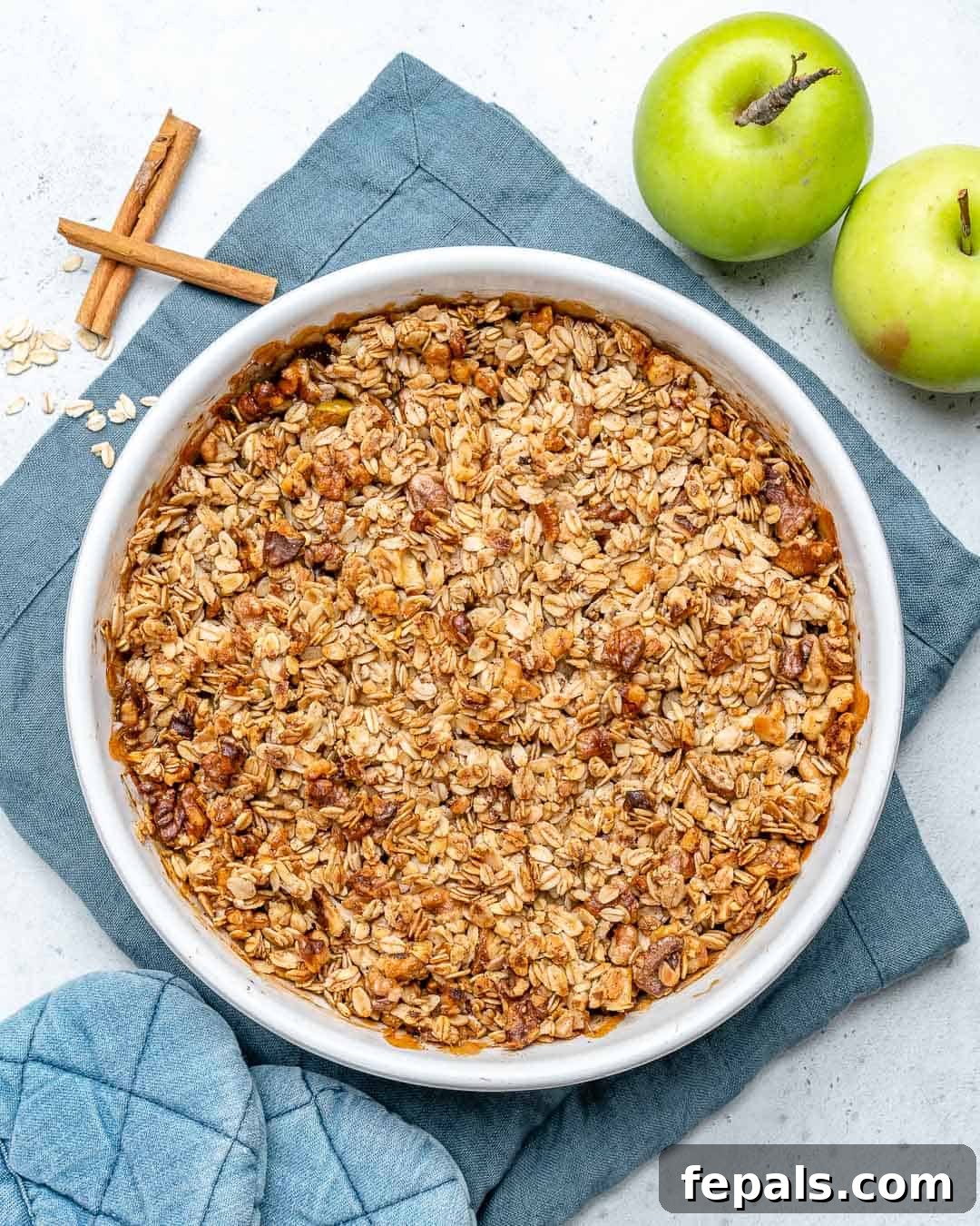 healthy apple crumble, oatmeal apple crisp, gluten-free dessert