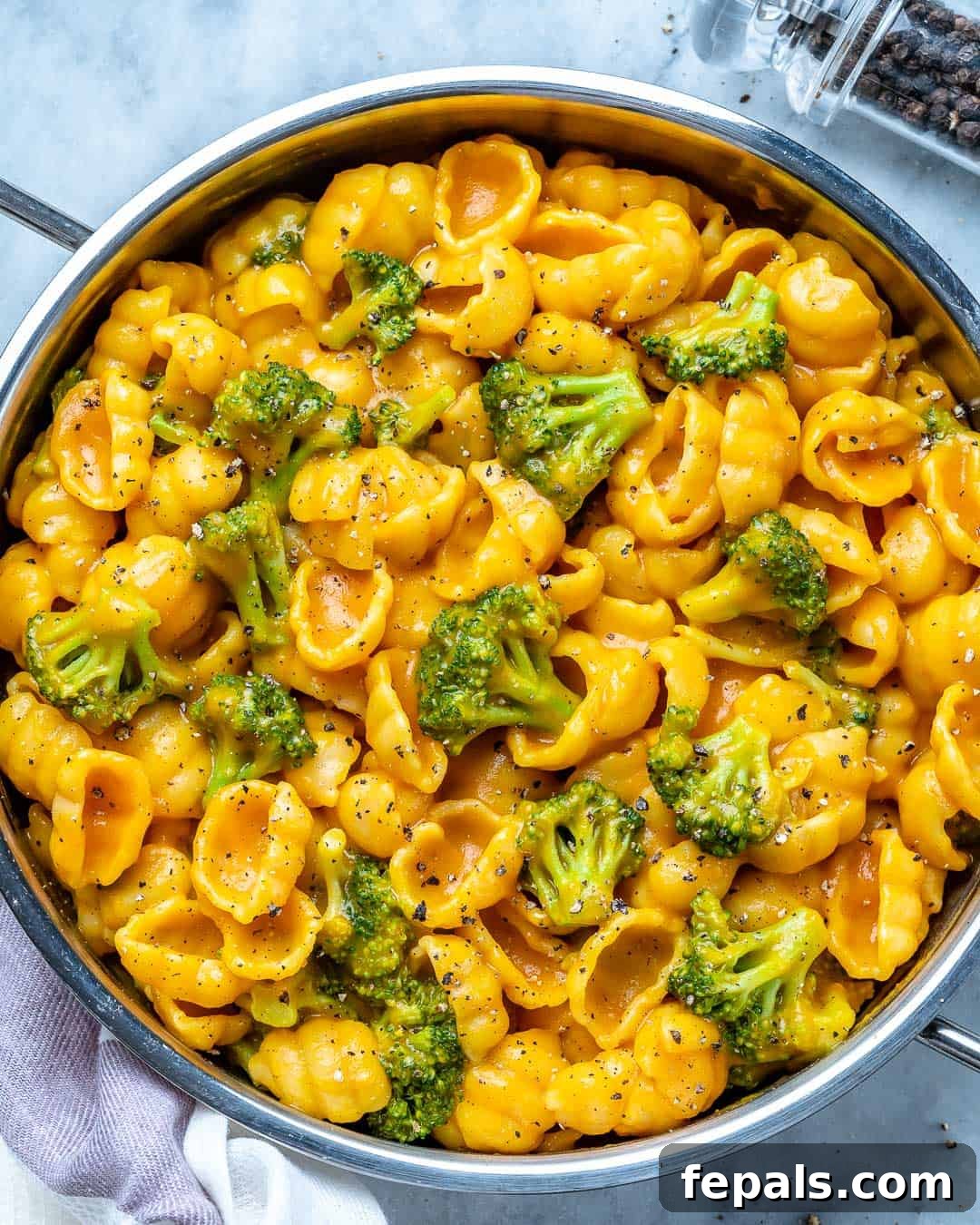 easy vegan mac and cheese recipe with broccoli