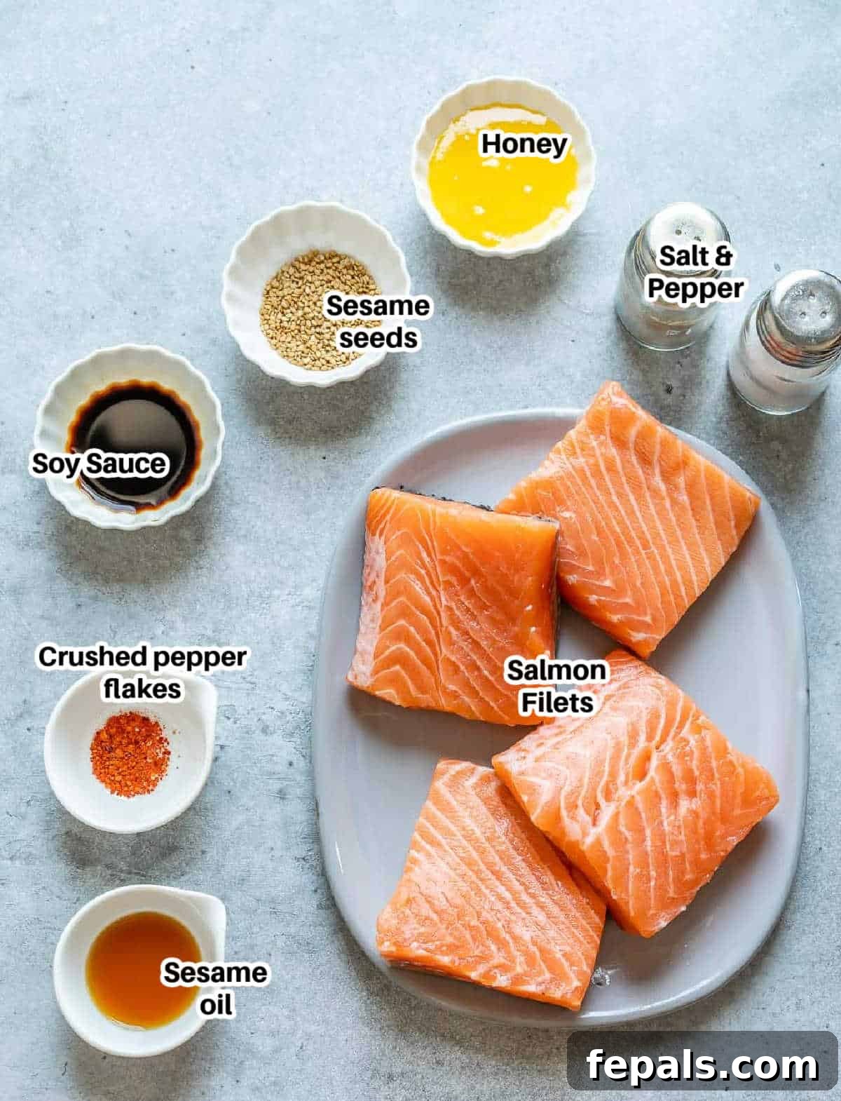 Airfryer'da Nar Gibi Kızarmış Ballı Somon 5 A flat lay photograph displaying all the fresh ingredients needed to prepare air fryer salmon.