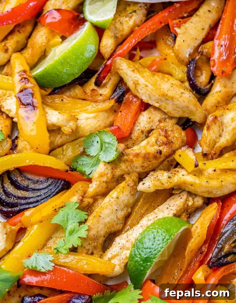 close up image of chicken fajita in pan
