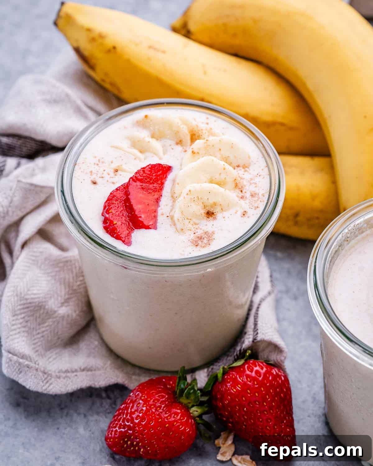 Smooth Overnight Oats 6 A beautiful jar of blended overnight oats, generously topped with vibrant sliced strawberries and fresh banana.