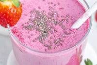 Creamy Strawberry Blueberry Smoothie with Greek Yogurt