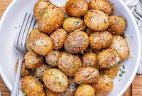 Crispy Garlic Parmesan Potatoes in the Air Fryer