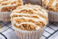 Cinnamon Coffee Cake Muffins with Crumb Topping